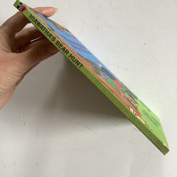 🛍️$5 Add-on🛍️ Hiawatha’s Bear Hunt book - Picture 3 of 5